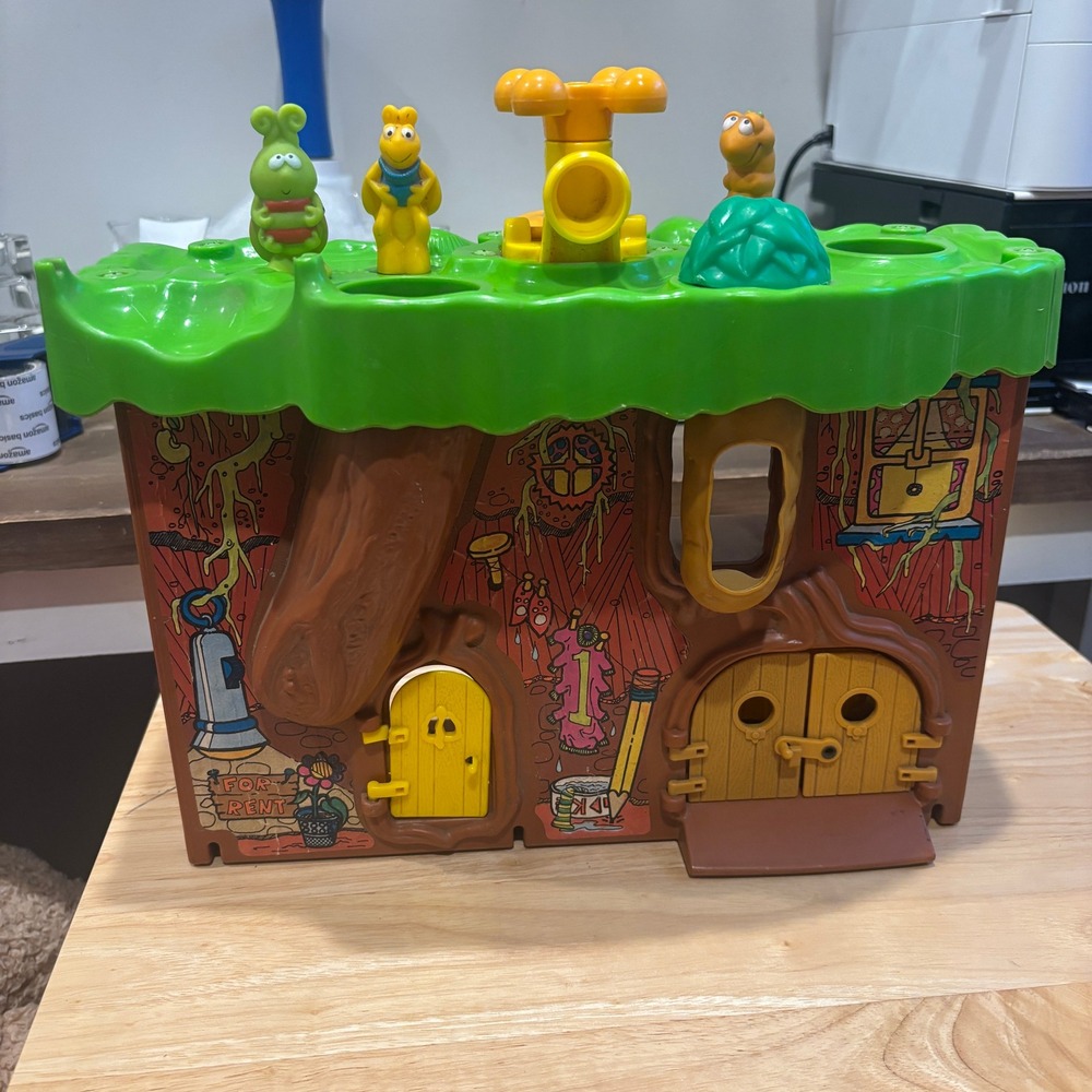 Vintage 1978 Bug World Treehouse Playset with 3 Figures Retro Toy